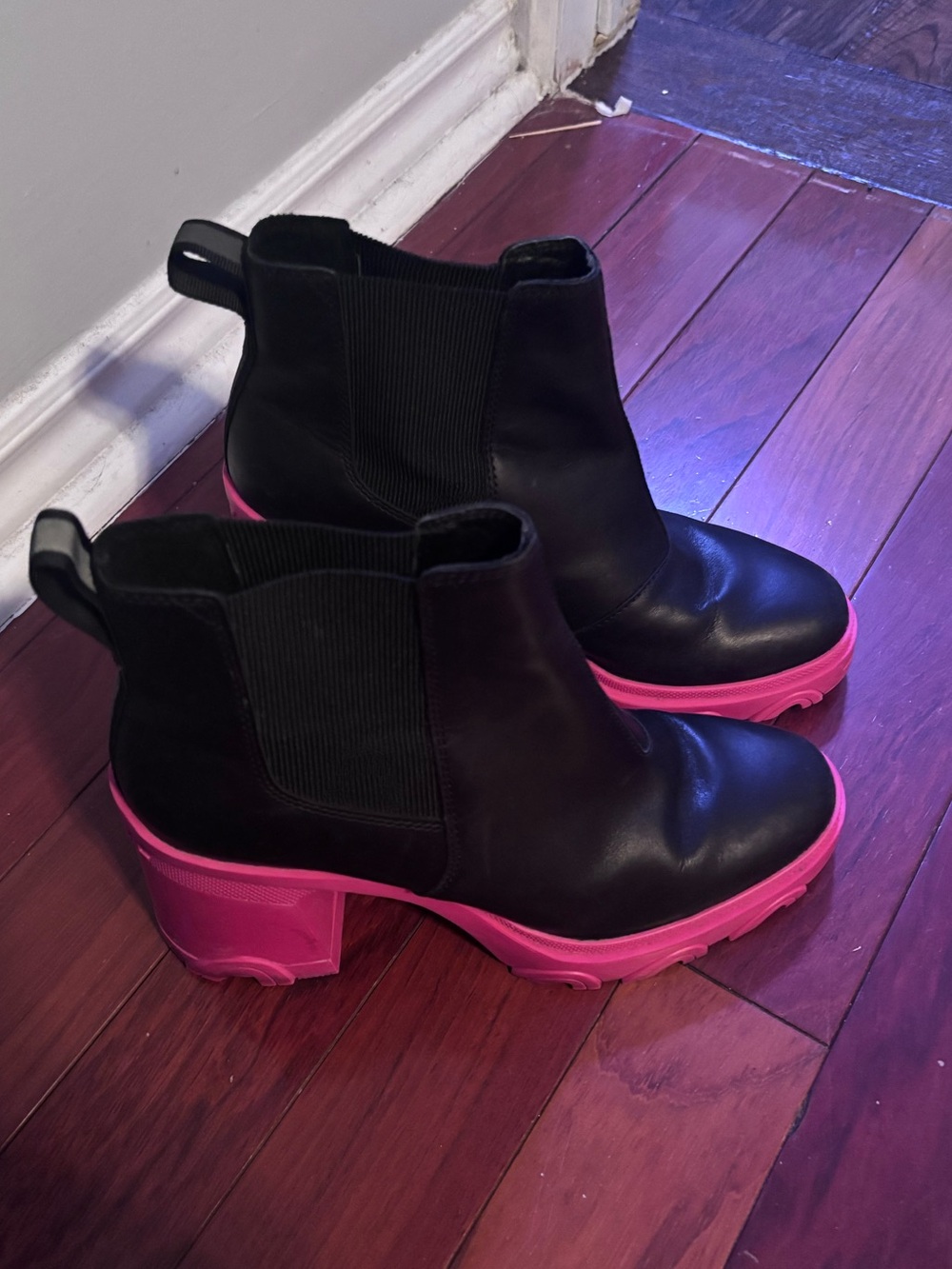 Sorel Brex Heel Chelsea Boots Black Leather Hot Pink Sole Size 9 - Picture 3 of 7